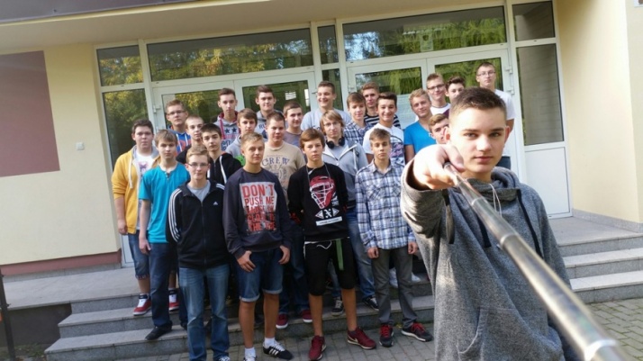 Ananasy z naszej klasy, czyli pierwszoklasiści z ZSG-E