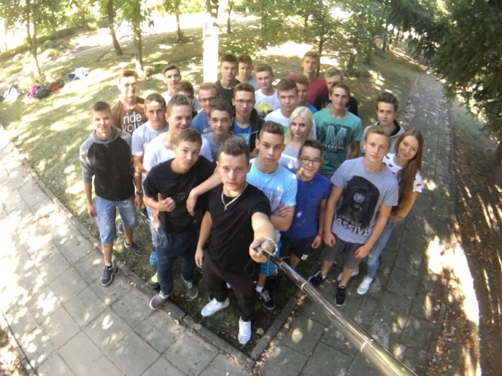 Ananasy z naszej klasy, czyli pierwszaki z Budowlanki i Kopernika