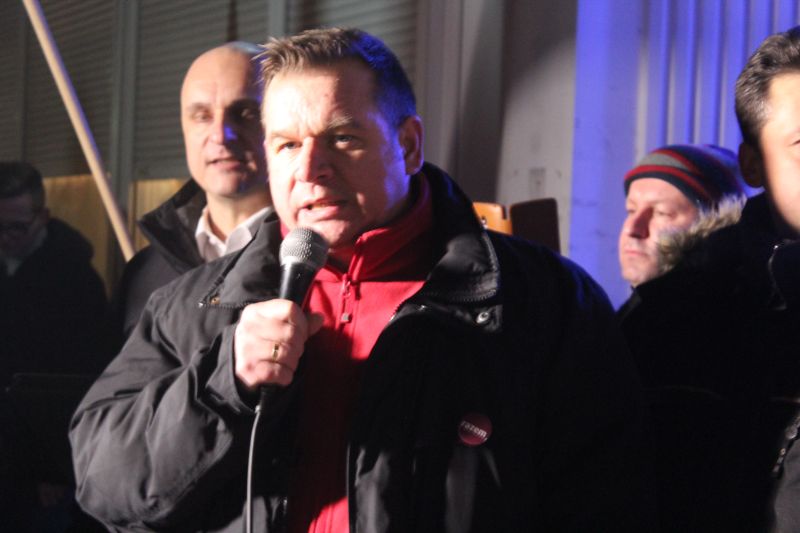 Konin. Zjednoczona opozycja protestowała przed bramą PiSÂ