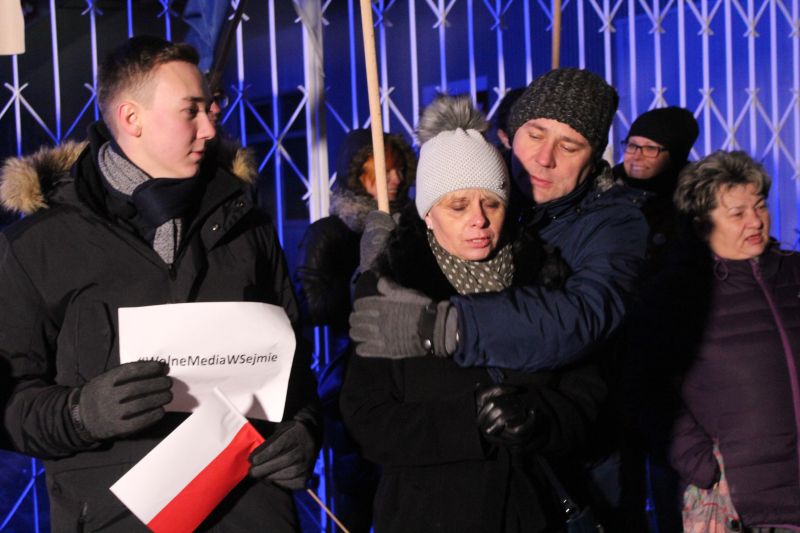 Konin. Zjednoczona opozycja protestowała przed bramą PiSÂ