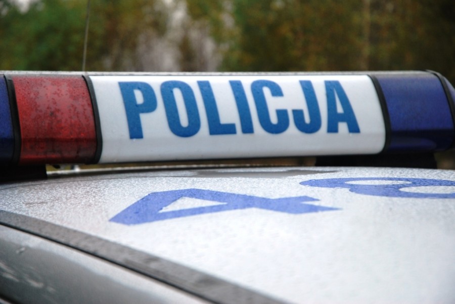 Pieszy bez odblasków wszedł na jezdnię. Prosto pod samochód