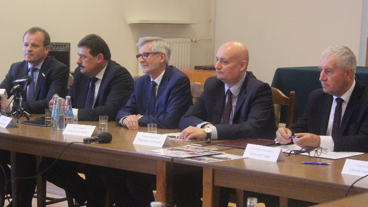 Wsparcie lokalnej infrastruktury drogowej. Wojewoda z gminami