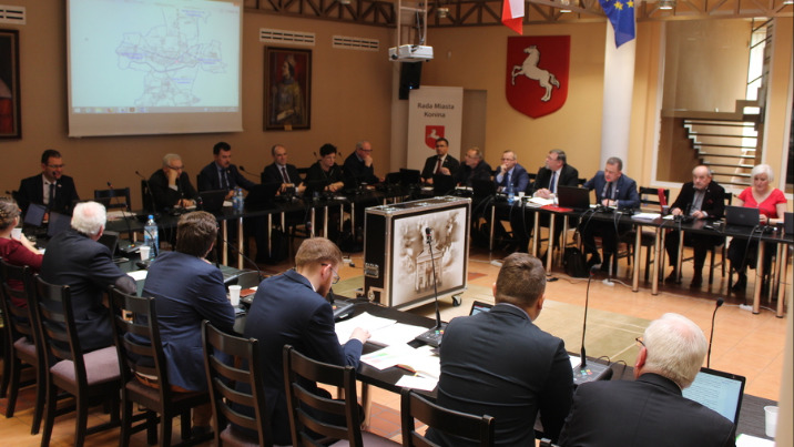 Radny Lipiński milczał całą kadencję i opuszczał co trzecią sesję