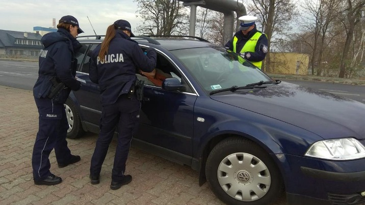 Światowy Dzień Ofiar Wypadków. Policjanci rozdawali ulotki