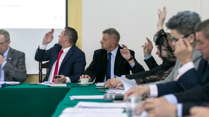 Rzgów. Radni zgodzili się wziąć kredyt i pożyczyć pieniądze ZUW