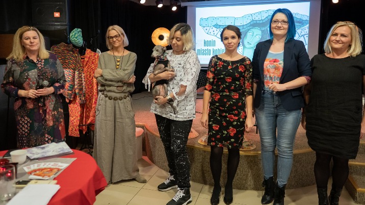Konin. O kobiecych pasjach przy kawie i zielonej herbacie z lotosem