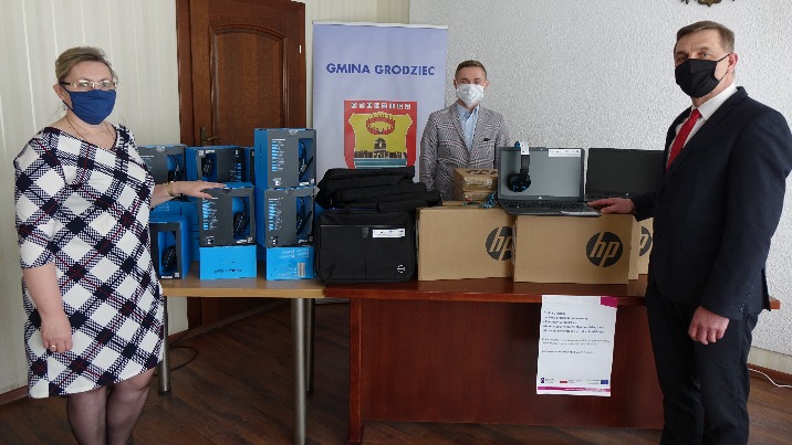 Grodziec. Dwie szkoły z nowymi laptopami do zdalnego nauczania