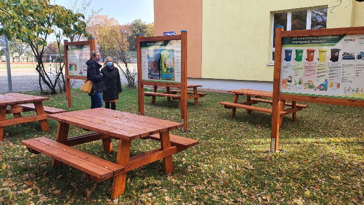 Konin. Młodzi ekolodzy. Pomoce dydaktyczne trafiły do SP4 i SP9