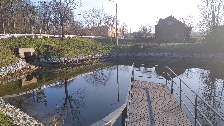 Oczyścili staw w Piętnie i zagospodarowali teren wokół niego