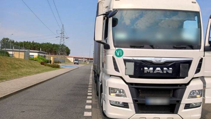 A2. Przewoził szkło samochodem z pękniętą tarczą hamulcową