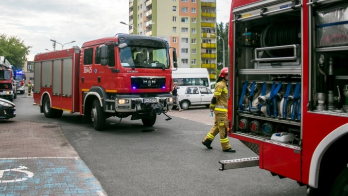 Pożar w hucie. Strażacy sześć godzin gasili filtry pieca topielnego