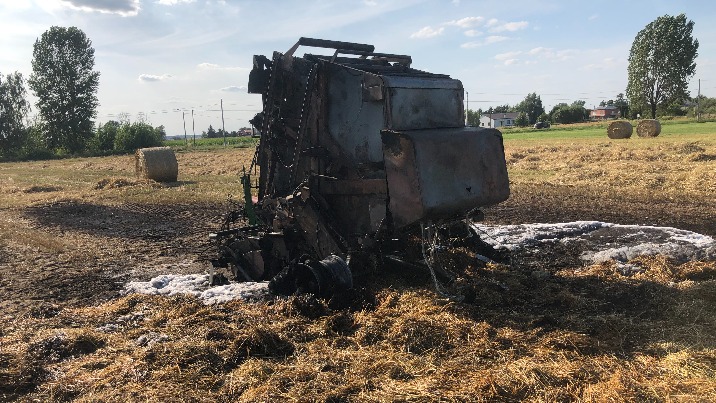 Pożary zboża na pniu, słomy oraz pożar kombajnu i prasy rolniczej