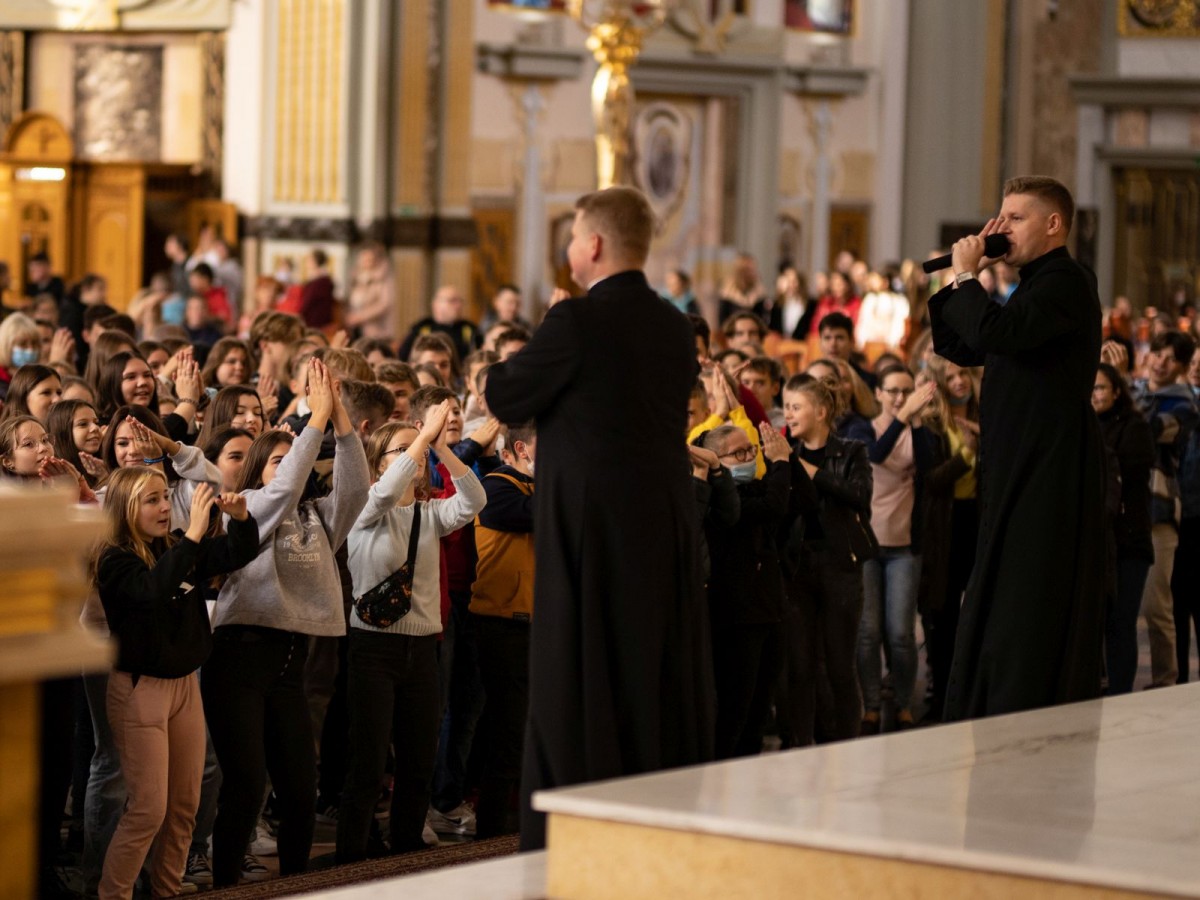 Ósmoklasiści z diecezji włocławskiej w licheńskim sanktuarium