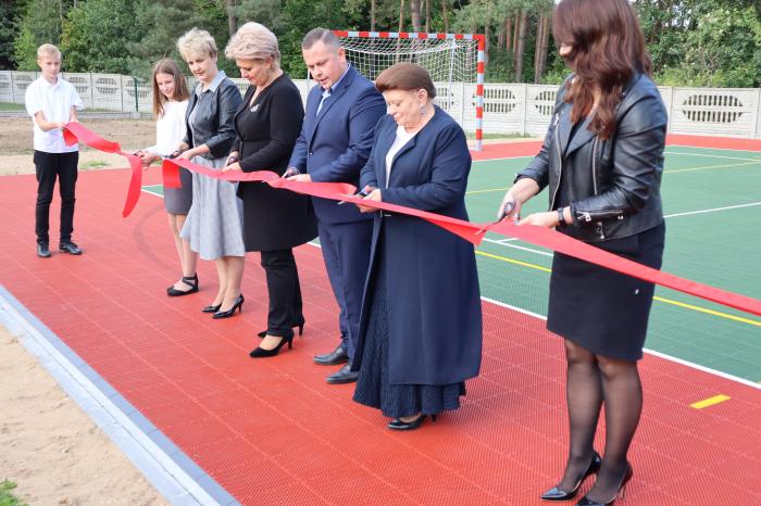 Gmina Krzymów. Przy szkole w Głodnie powstało nowe boisko wielofunkcyjne