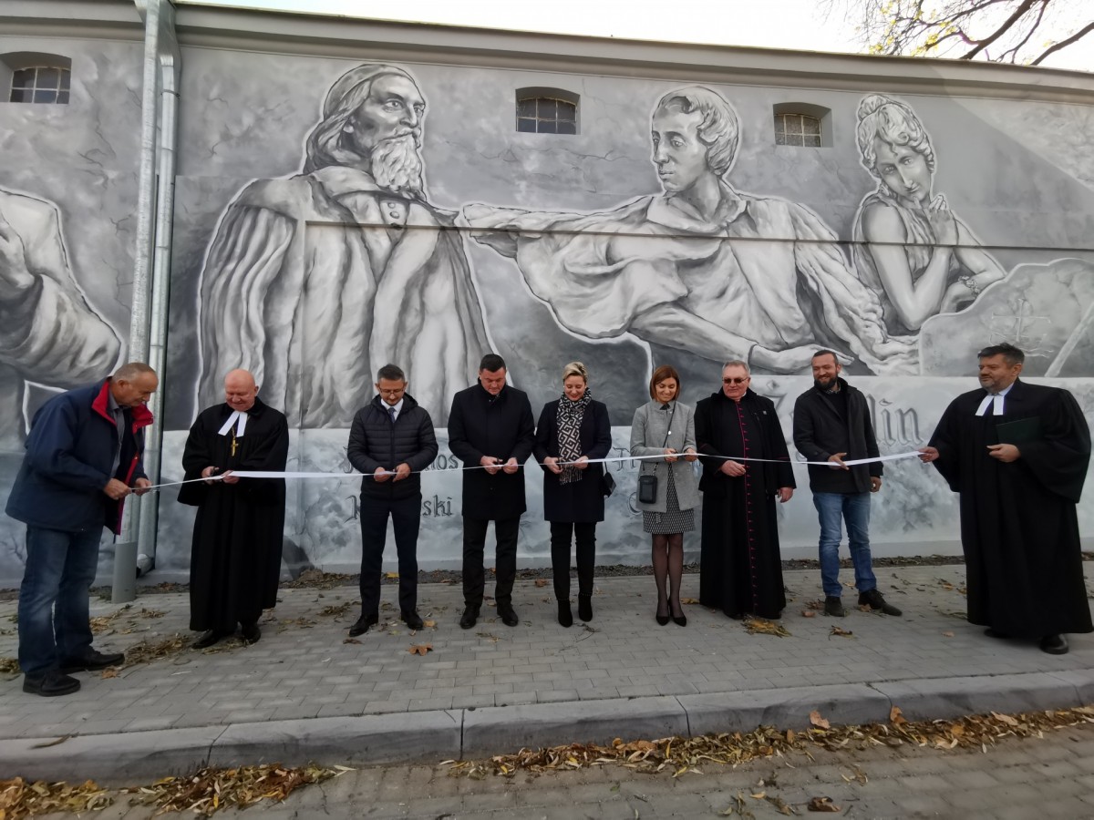 Symbolicznie odsłonili mural na Święto Reformacji w Żychlinie