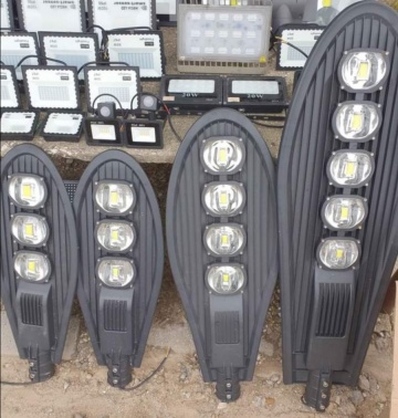 Sprzedaż Lamp Solarnych Led ulicznych przemyslowych