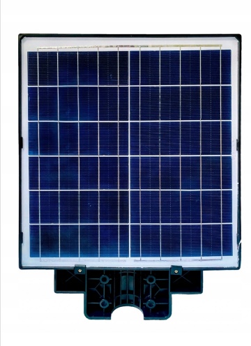 Lampa uliczna solarna z duzym panelem solarnym