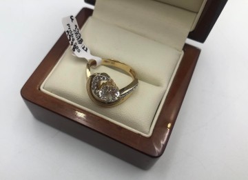 Złoty pierścionek próba 585/14K waga: 4,10g rozmiar 14