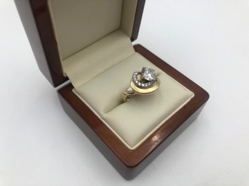 Złoty pierścionek próba 585/14K waga: 4,10g rozmiar 14