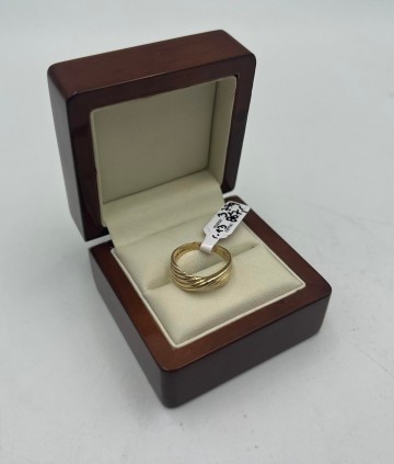Złoty pierścionek próba 585/14K waga: 3,77g