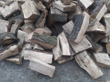 Drewno kominkowe dąb i akacja sezonowane