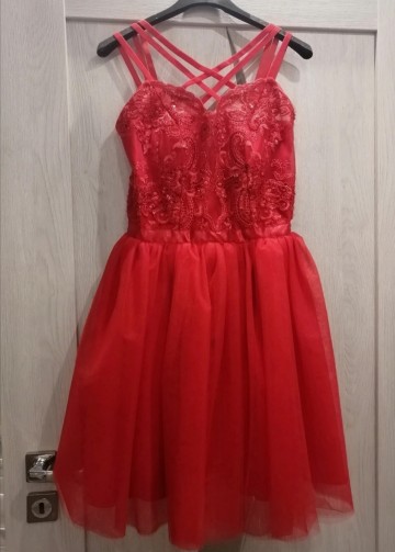 Śliczna sukienka balowa czerwona