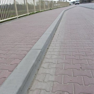 Betonowe krawężniki drogowe - dostępne od ręki