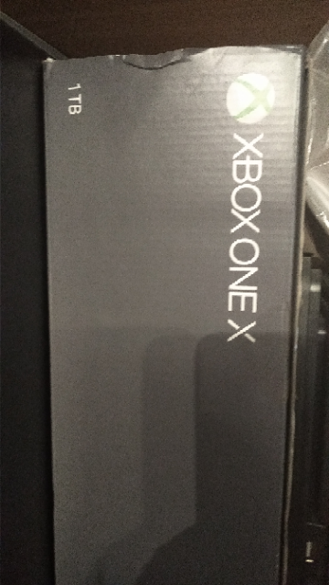 używana konsola XBOX ONE X z padami