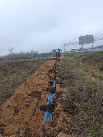 Usługi koparko-ładowarkami minikoparkami miniładowarkami