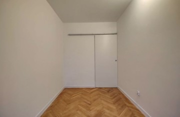 Sprzedam 2 pokoje po generalnym remoncie-ul. Kosmonautów