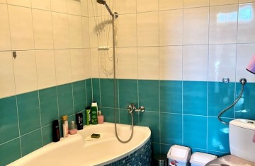 Dom o pow. 120m2, usytuowany pomiędzy dwoma jeziorami