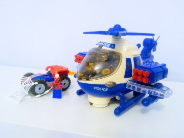 Helikopter policyjny i Spiderman
