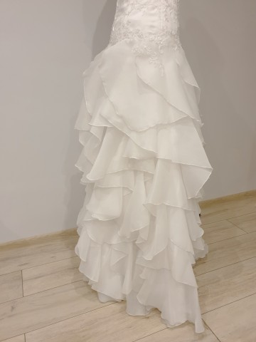 Suknia ślubna błyszcząca biała, falbany, koraliki roz. XS/S