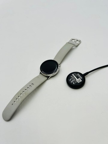 Samsung Galaxy Watch Active SM-R500 W komplecie ładowarka.