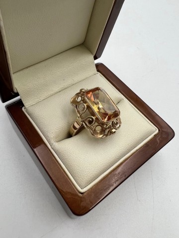 Złoty pierścionek z cytrynem  Próba 585  Waga 6.25 gram  Roz