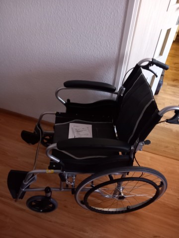 Sprzedam nowe wózki inwalidzkie i balkoniki-podpórki