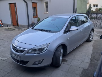 Opel Astra J IV 2011rok 1.3 cdti H diesel
