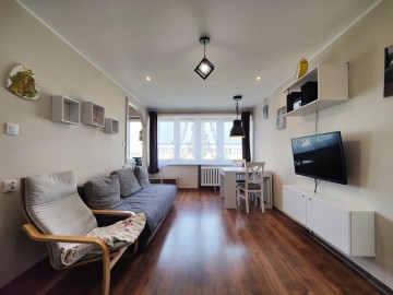 3 pokojowe mieszkanie o pow. 53.60-dobry standard-4 piętro