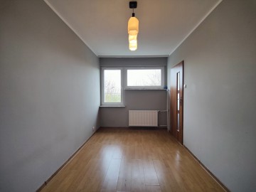 2 pokojowe mieszkanie-4 piętro-niski blok-ul. Broniewskiego