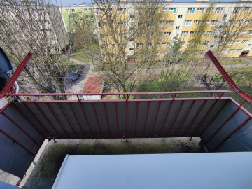 2 pokojowe mieszkanie-4 piętro-niski blok-ul. Broniewskiego
