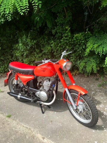 Sprzedam motocykl-wsk-125-rok-produkcji-1965-zabytek