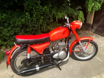 Sprzedam motocykl-wsk-125-rok-produkcji-1965-zabytek