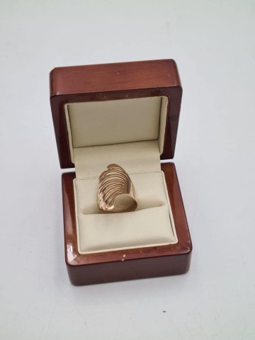 Złoty pierścionek  Próba 585  Waga 4.5 gram  Rozmiar 18  Cen