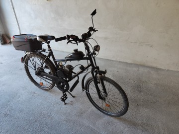 Rower z silnikiem spalinowym