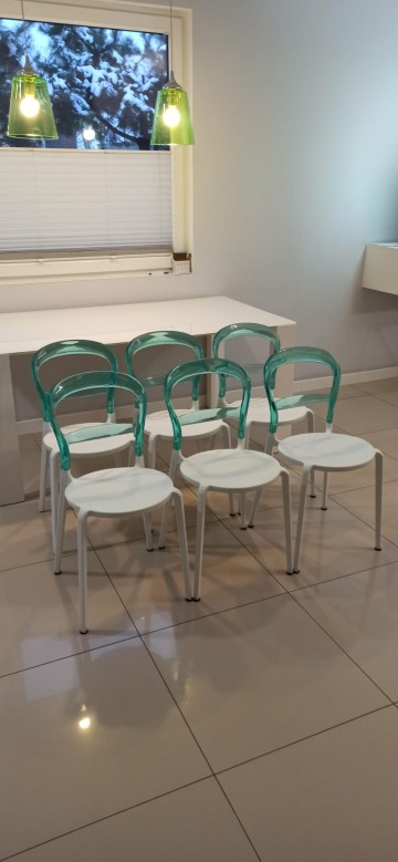 Sprzedam białe krzesła