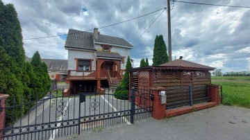Dom Lubiecz gmina Golina pow. Konin