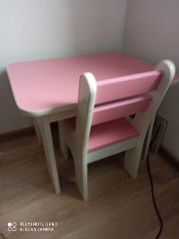 Stolik, biurko z krzesełkiem dla dziewczynki