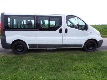 RENAULT TRAFIC LONG DLA INWALIDÓW 9-OSOBOWY