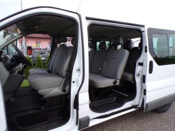 RENAULT TRAFIC LONG DLA INWALIDÓW 9-OSOBOWY