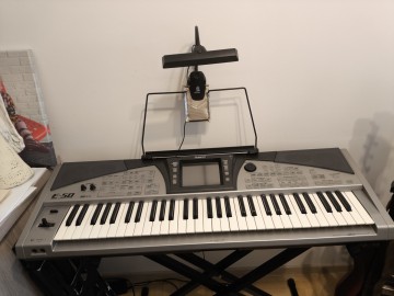 Sprzedam keyboard Roland E-50 w zestawie z futerałem Canto